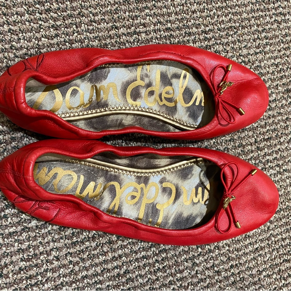 Sam Eldeman Red Flats Bow Charm